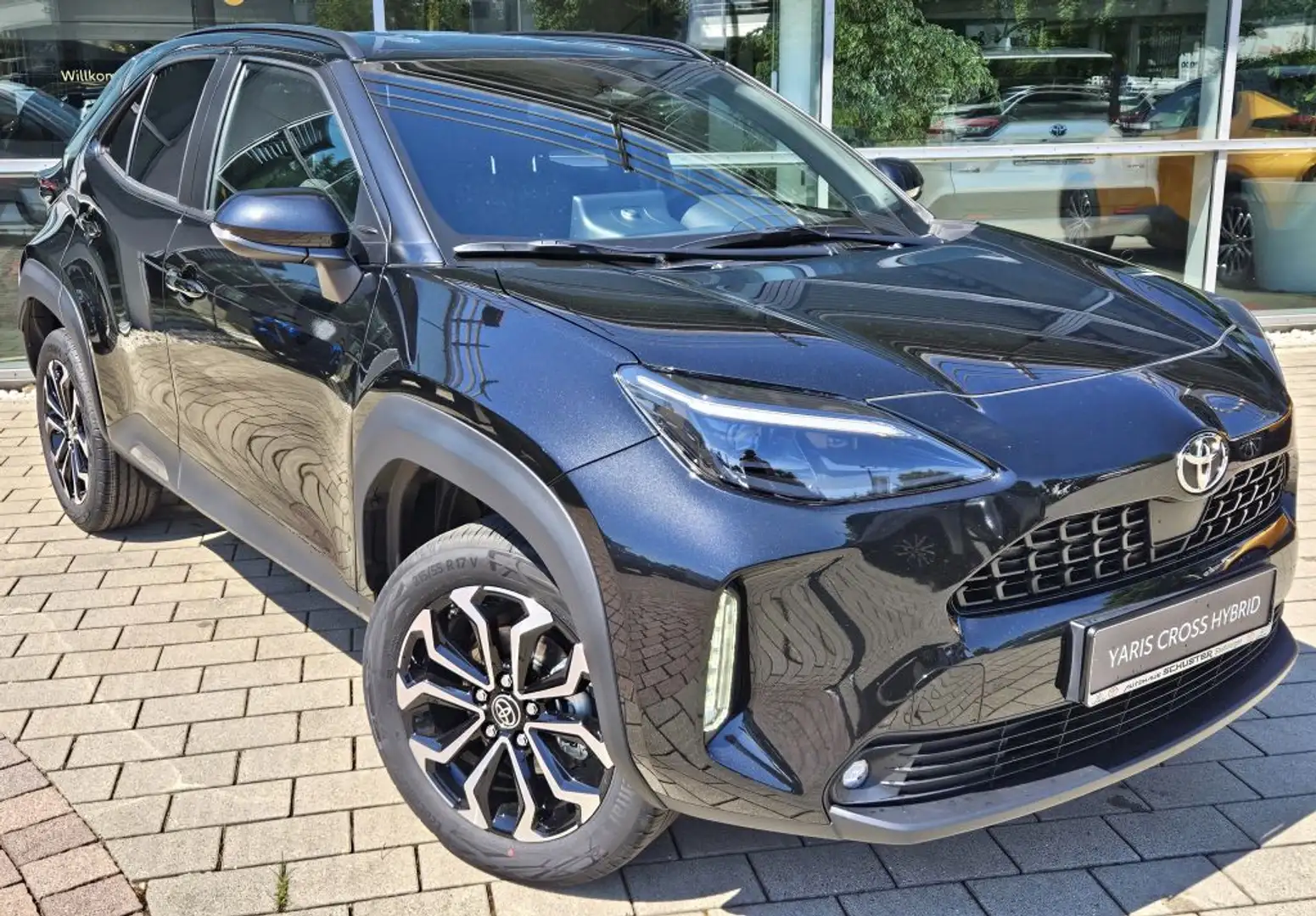 Toyota Yaris Cross Hybrid 130 1.5 VVT-i Teamplayer*Winter Paket* Zwart - 1