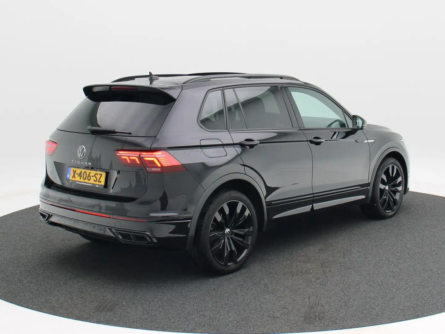 Volkswagen Tiguan 1.5 TSi 150 Pk Automaat R-Line Business | Black St Noir - 2
