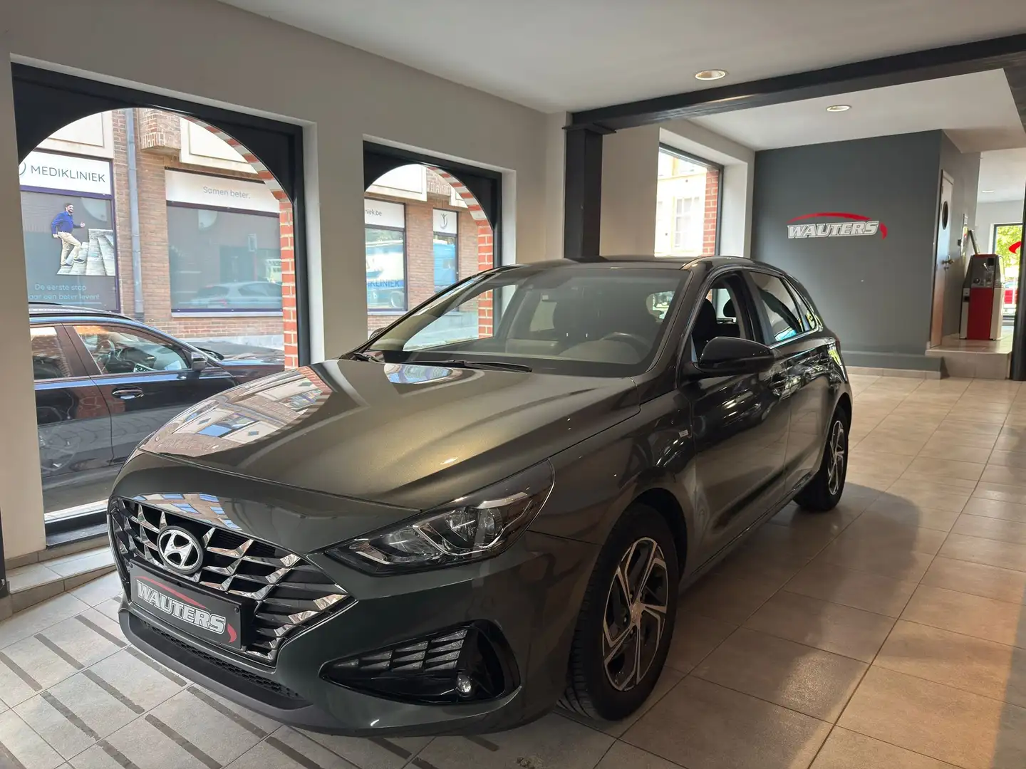 Hyundai i30 i30 1.0 T-GDI 48V-Hybrid TECHNO Gris - 1