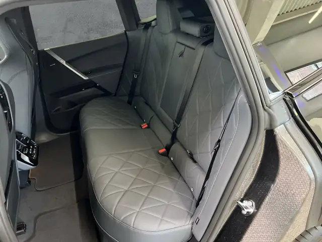 BMW Ix view 13