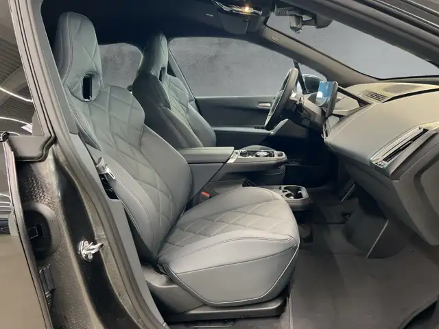 BMW Ix view 11