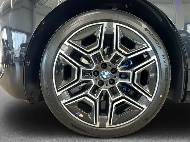 BMW Ix view 7
