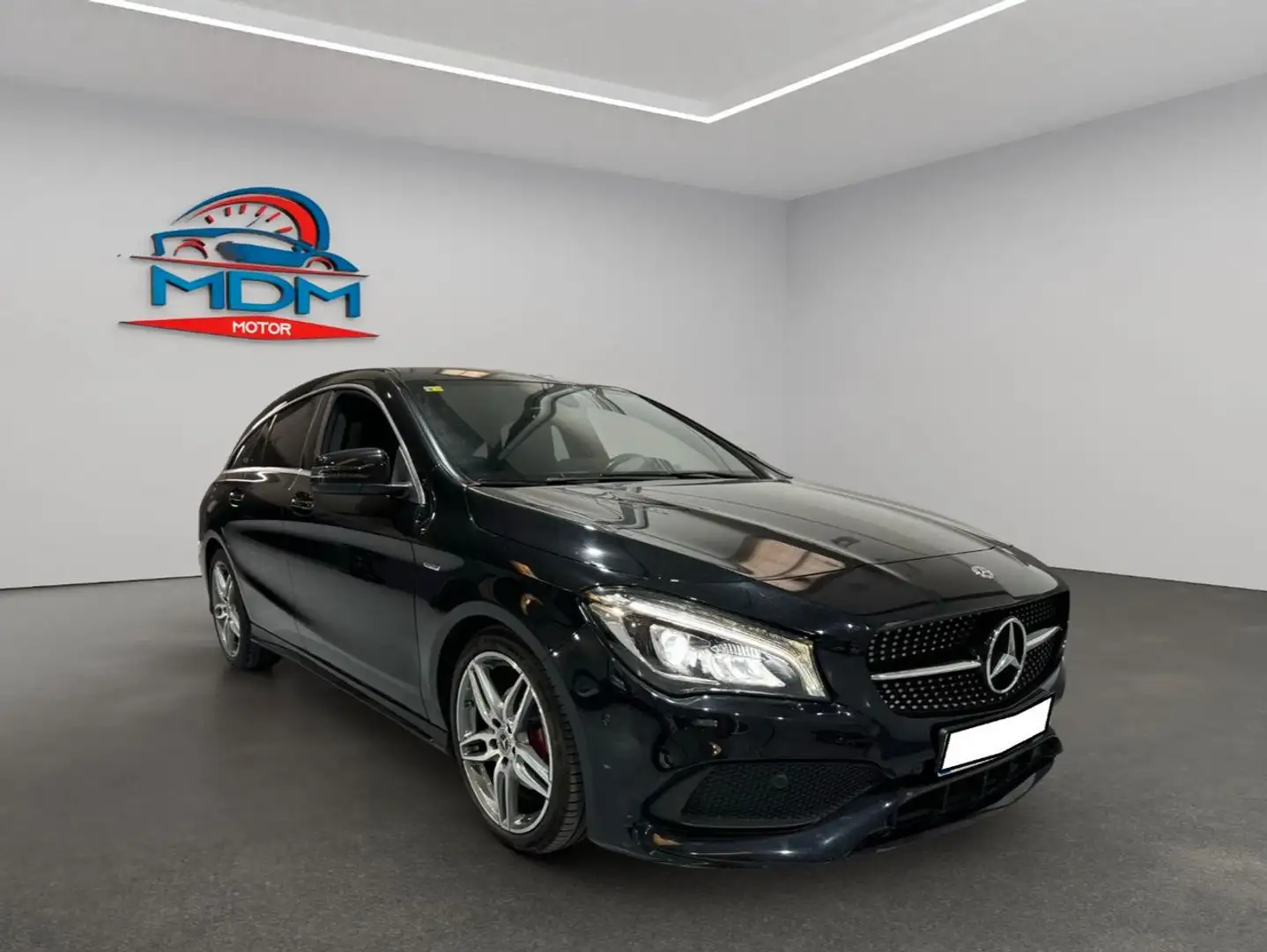 Mercedes-Benz CLA 200 Shooting Brake 200d 7G-DCT Zwart - 1