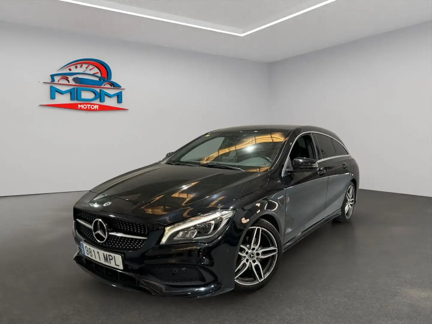 Mercedes-Benz CLA 200 Shooting Brake 200d 7G-DCT Zwart - 2