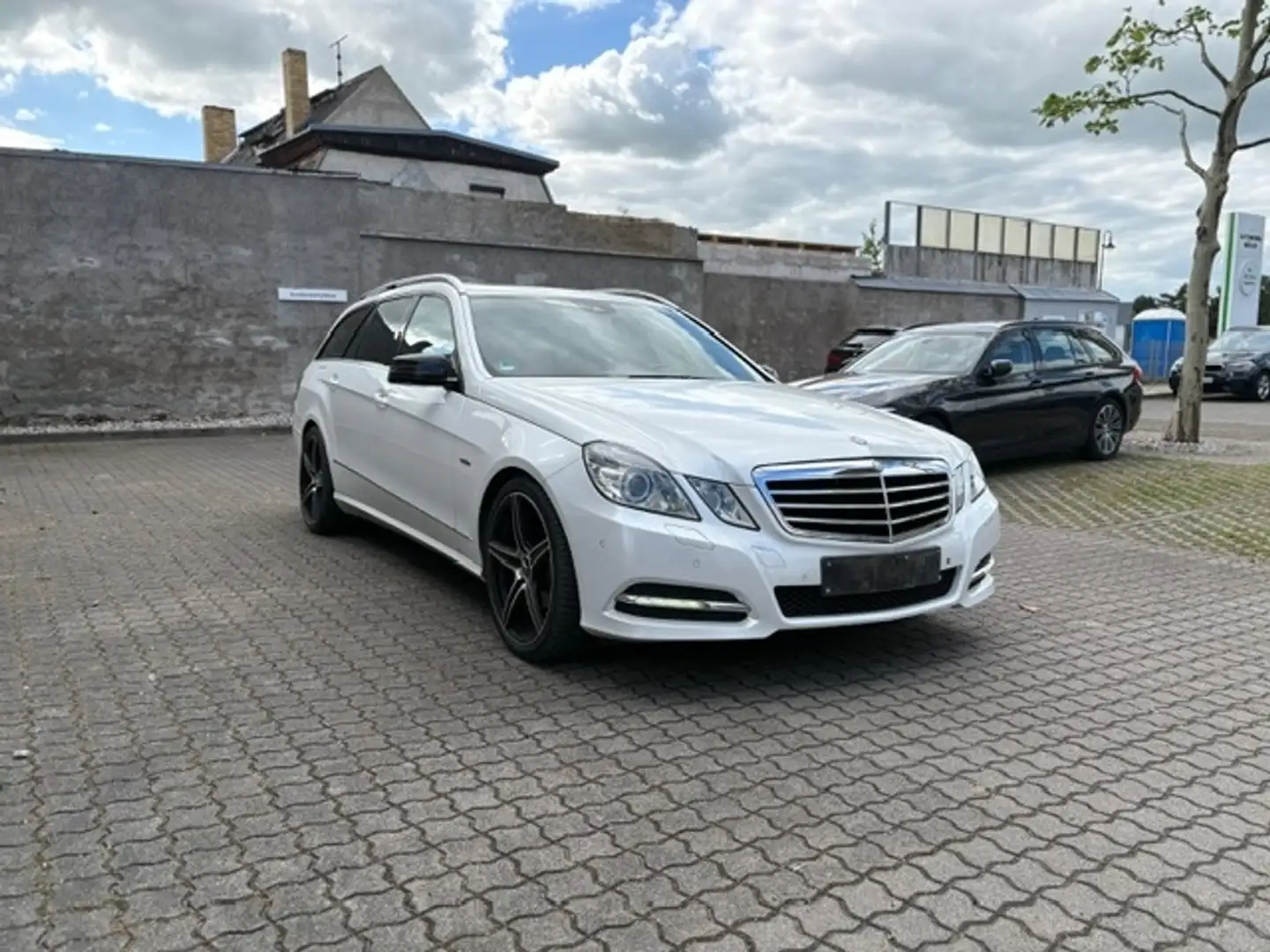 Mercedes-Benz E 200 -Klasse T-Modell CGI Kommissionsfahrzeug Navi Bi-X Silver - 1