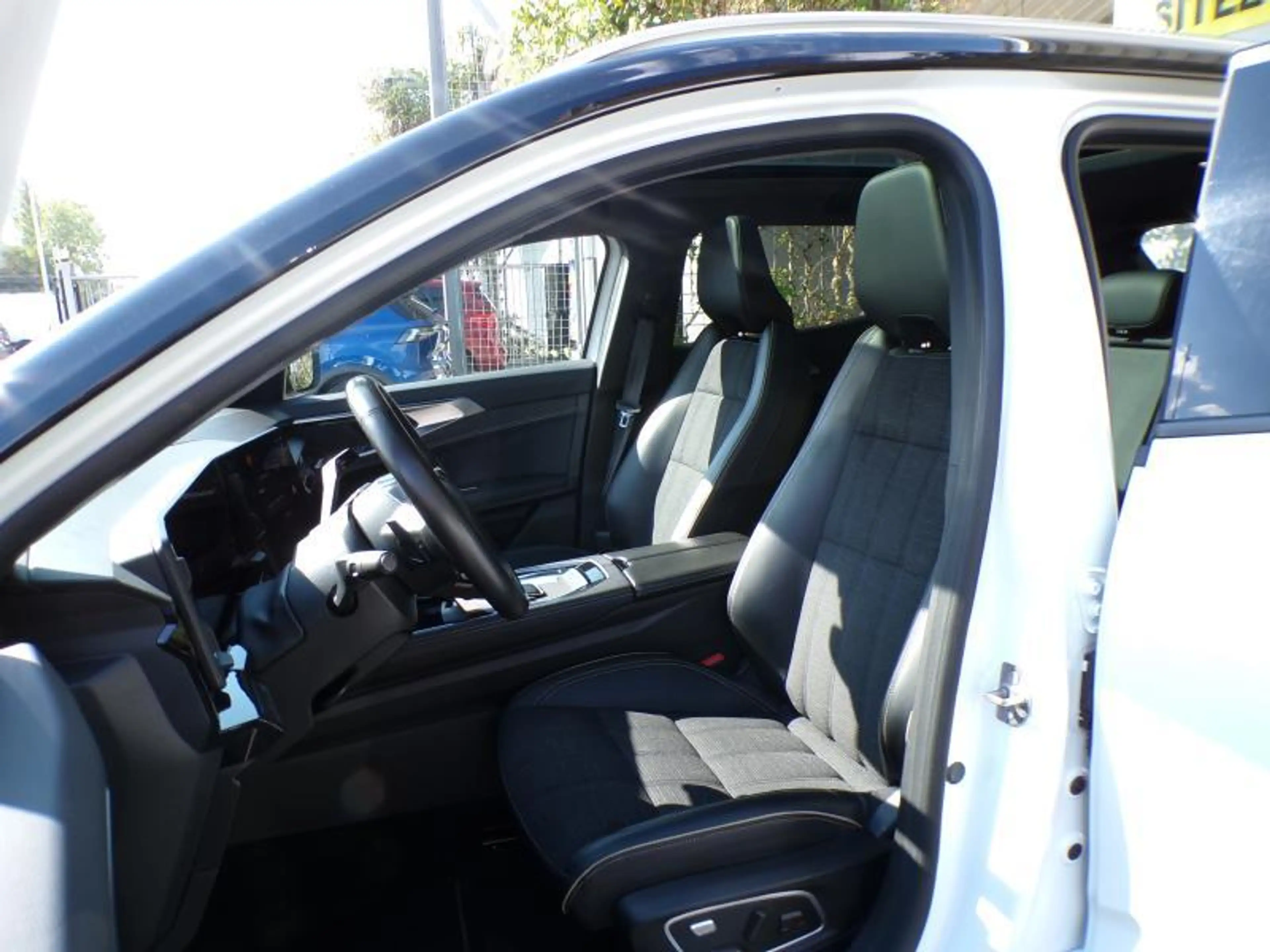Renault Austral 1.2 200cv Automatique Hybride Blanc 05/24 65231km — photo 6
