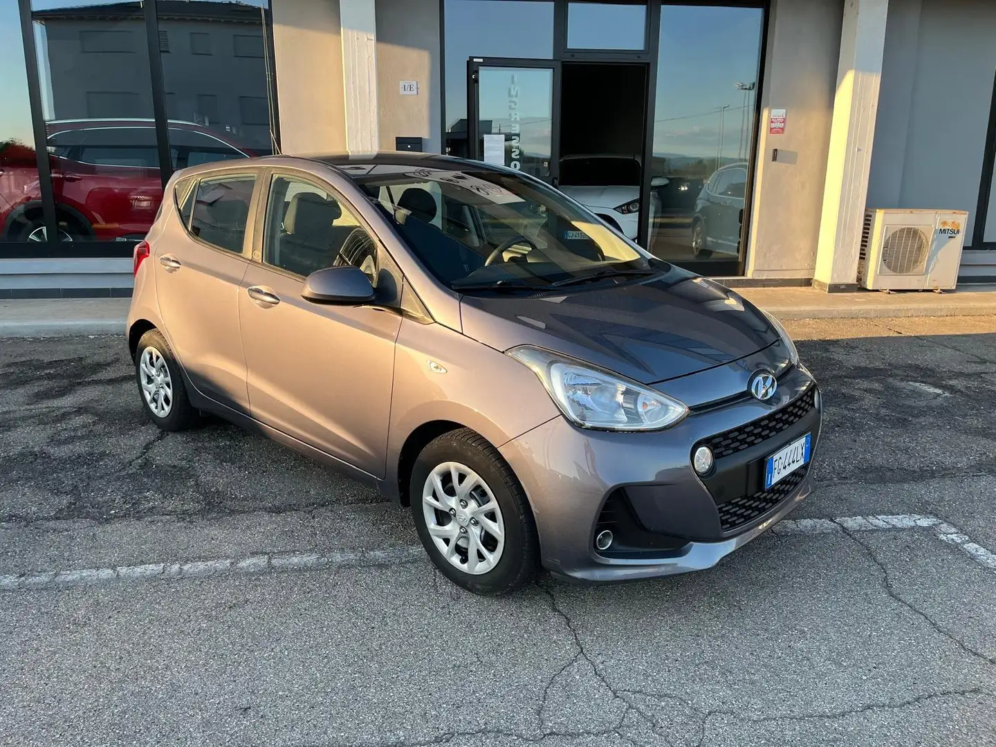 Hyundai i10 i10 1.0 Comfort Gris - 2