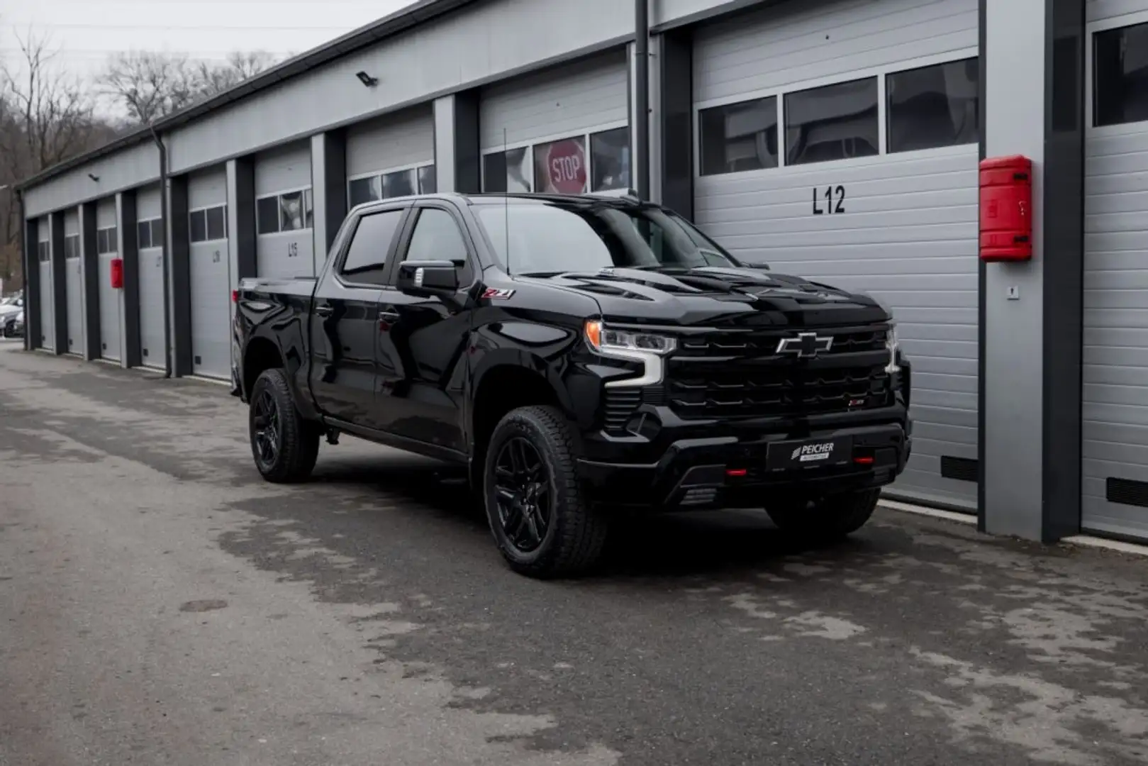 Chevrolet Silverado 1500 LT Trail Boss Crew Cab Short Box 4x4 Schwarz - 1