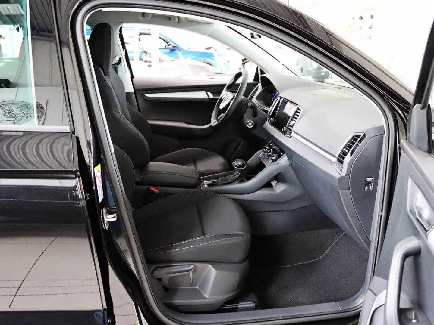 Skoda Karoq Selection 1.5 TSI ACT DSG Navi  LED El. Heckklappe Schwarz - 2