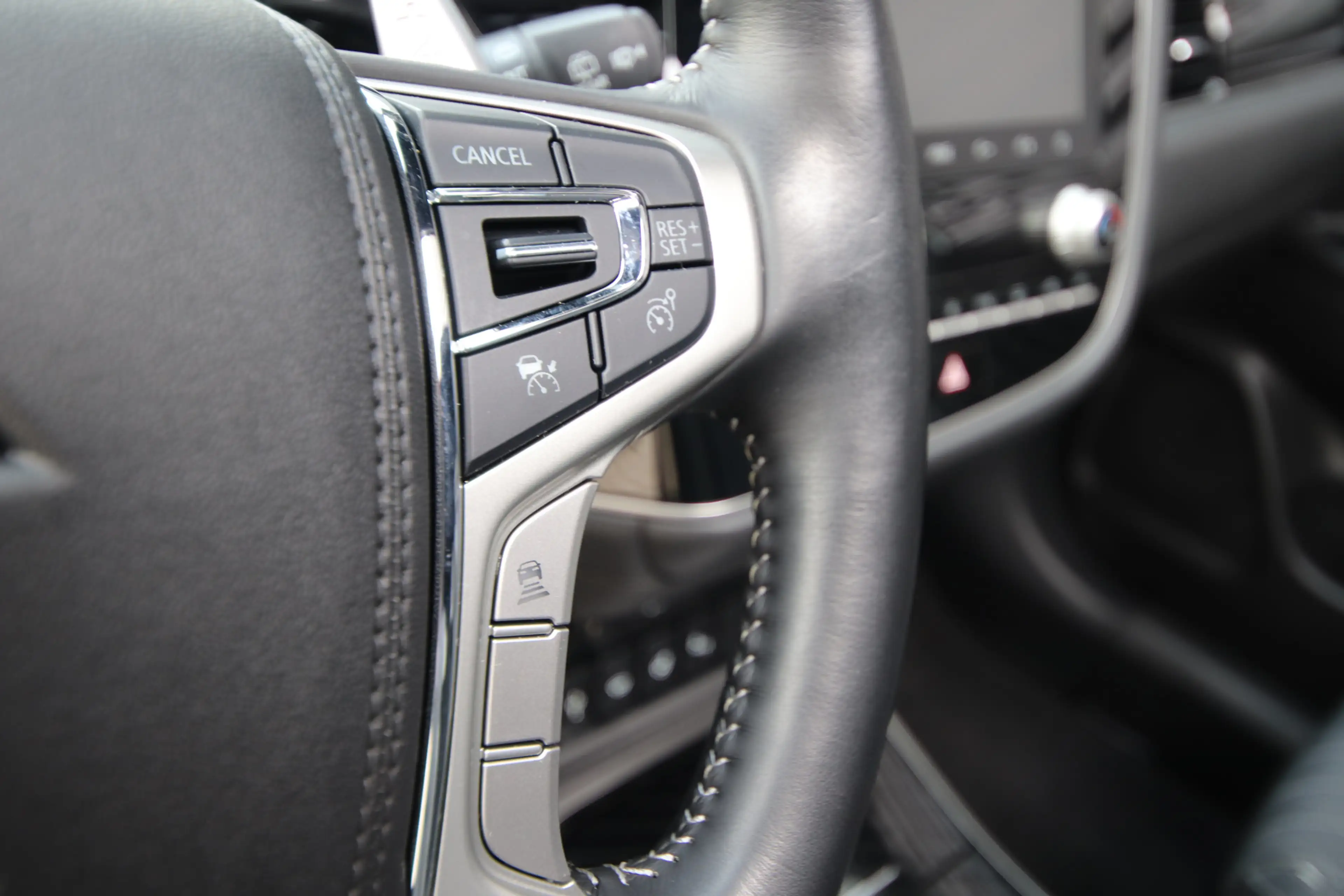 Mitsubishi Outlander 2.4 PHEV Instyle Opendak, Adaptive cruise — photo 12