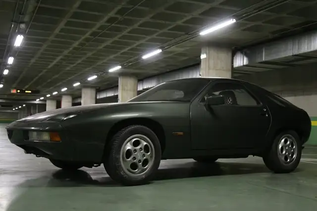 Porsche 928