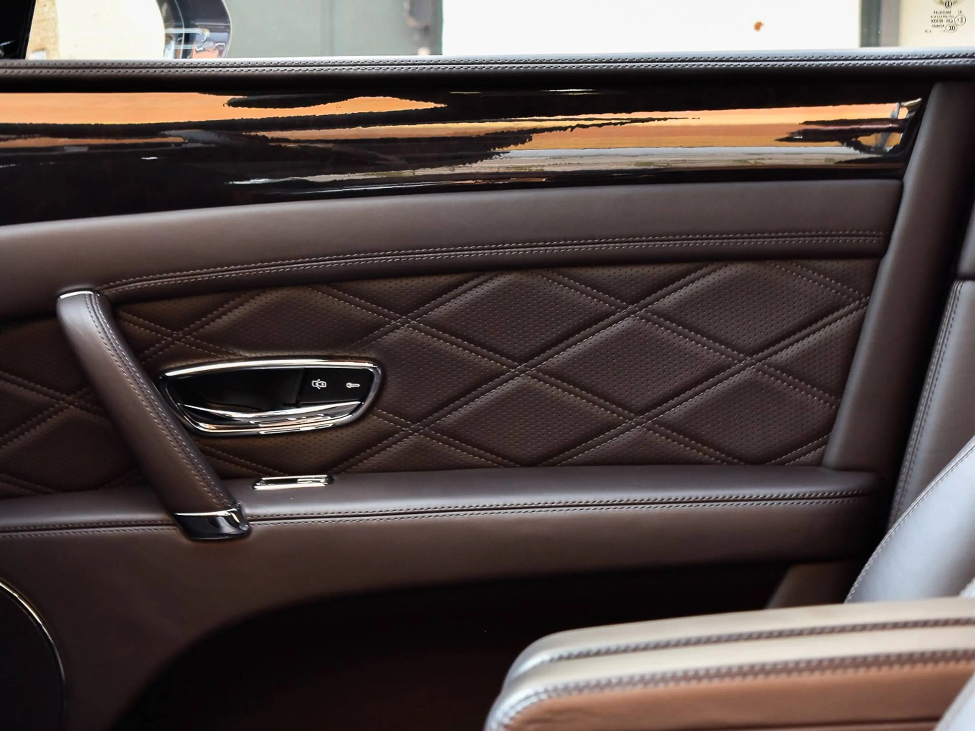 Bentley Flying Spur W12 / Havana Metallic / Bentley History — photo 6