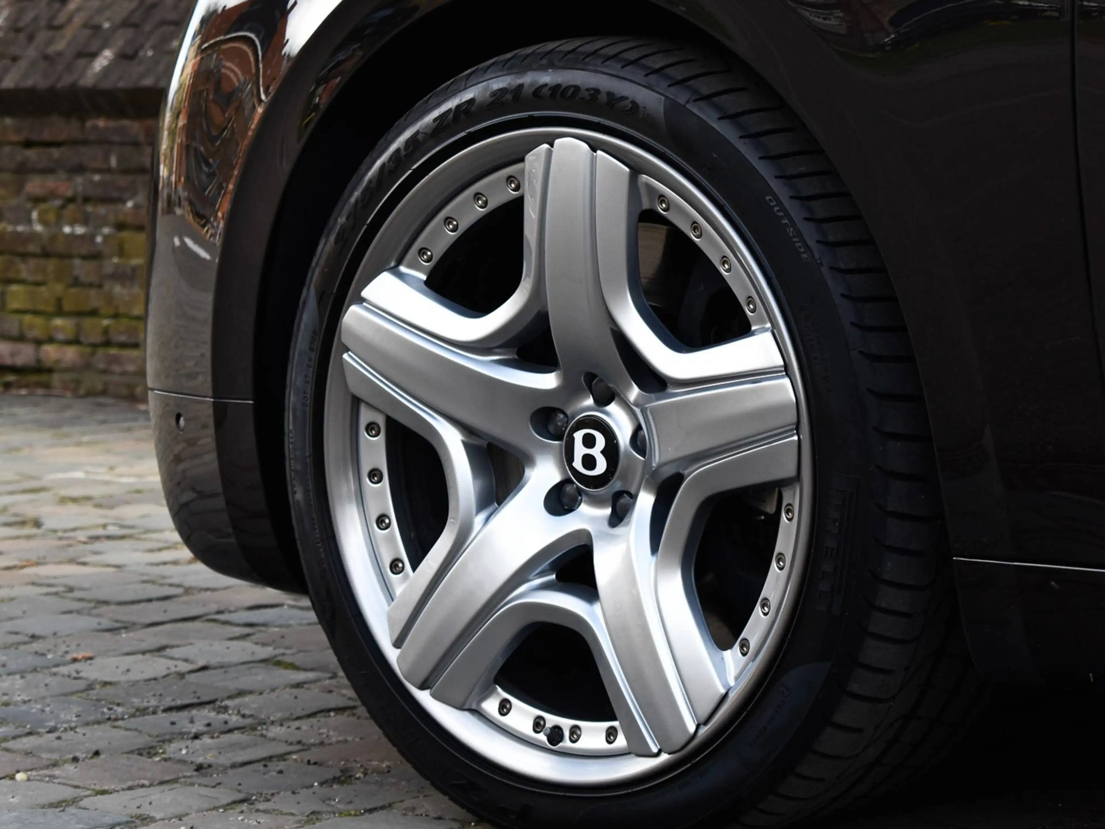 Bentley Flying Spur W12 / Havana Metallic / Bentley History — photo 7