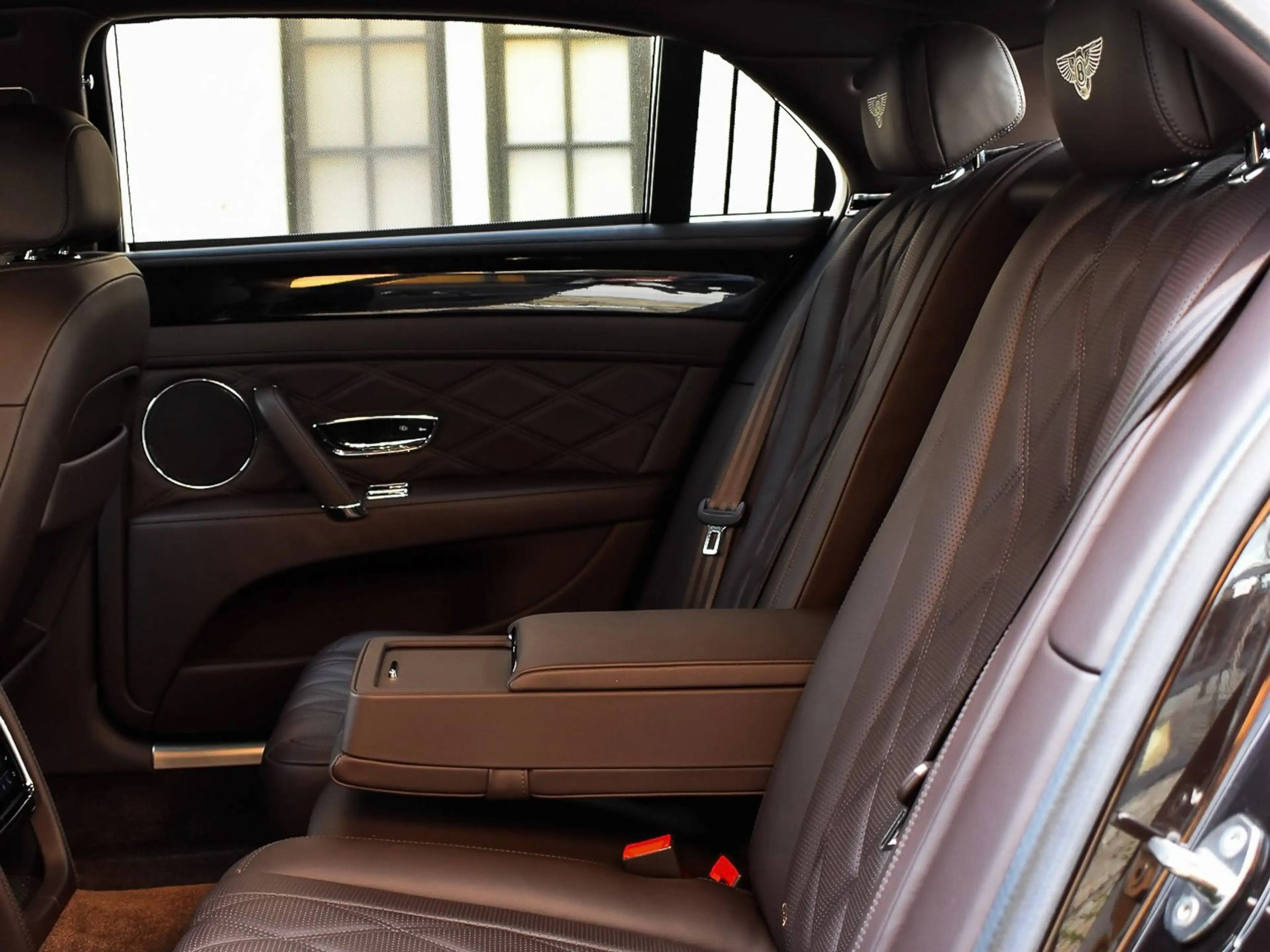 Bentley Flying Spur W12 / Havana Metallic / Bentley History — photo 9