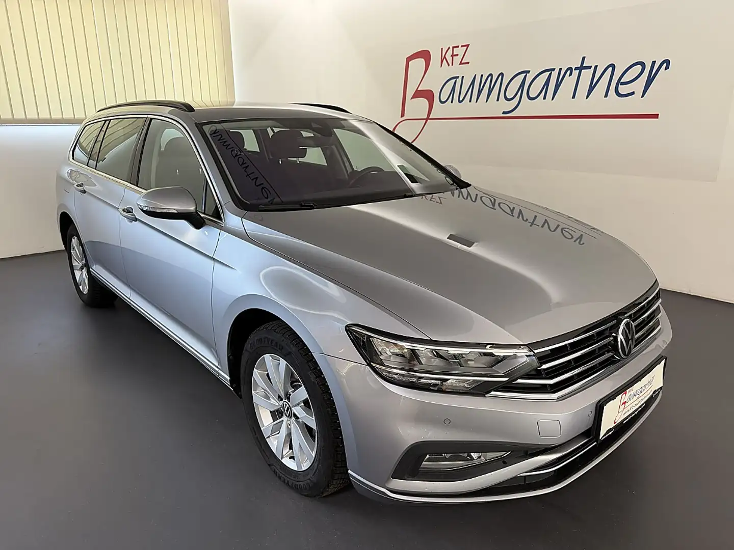 Volkswagen Passat Variant 2,0TDI DSG 4Motion *LED*NAVI*ACC*Standheizung*S... Silber - 1