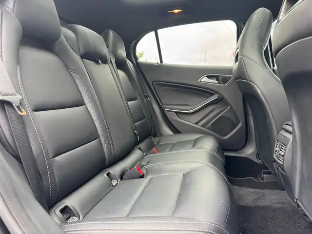 Mercedes-Benz Gla view 11