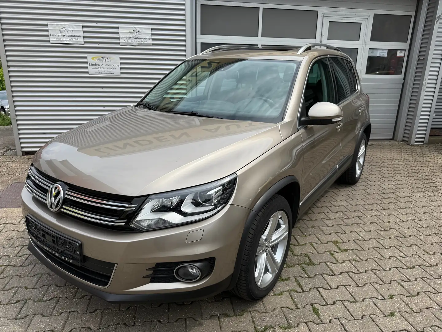 Volkswagen Tiguan Sport Beige - 2