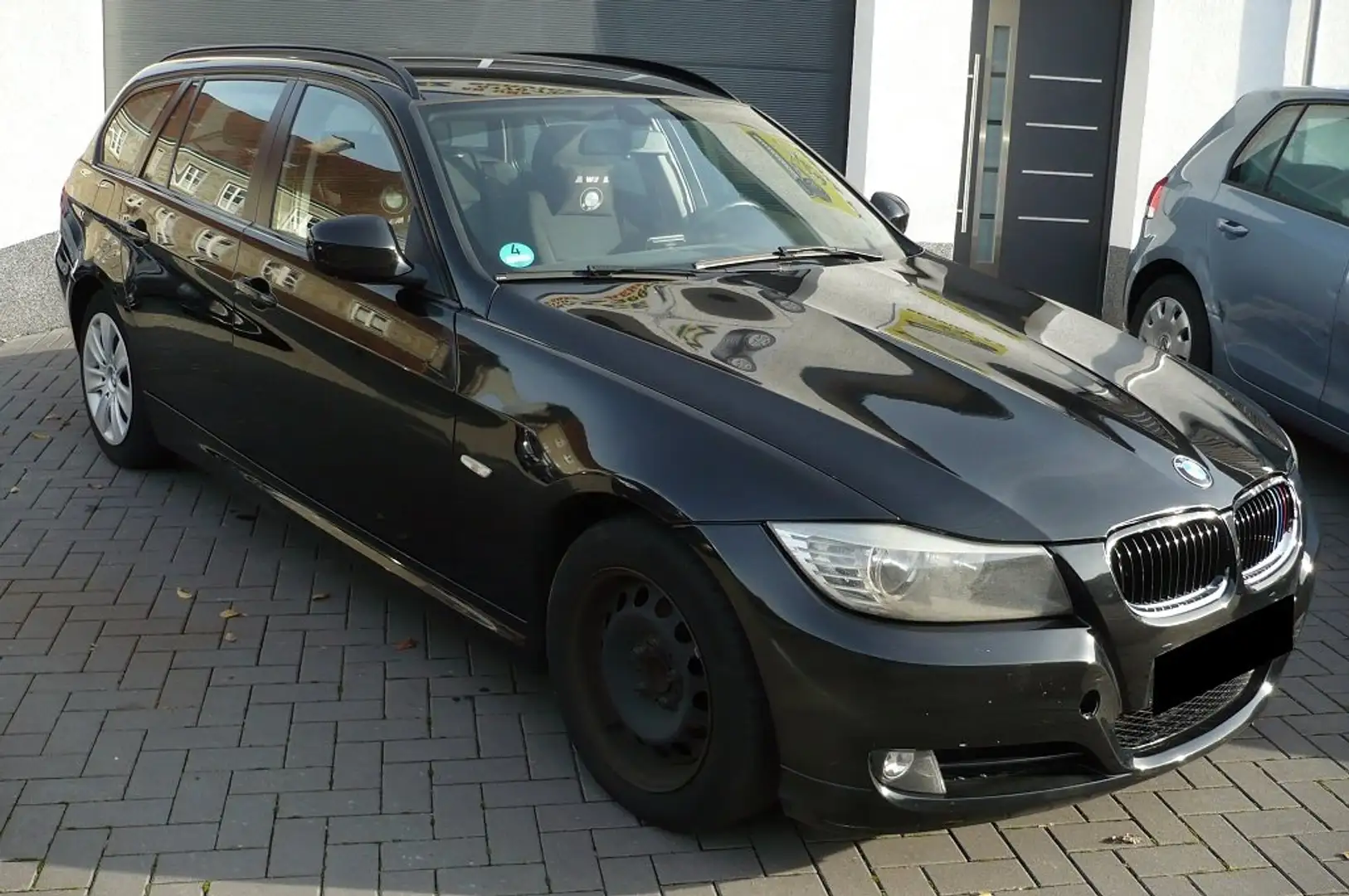 BMW 318 318d DPF Touring Euro 5 Navi Start Stop Klima Zwart - 2