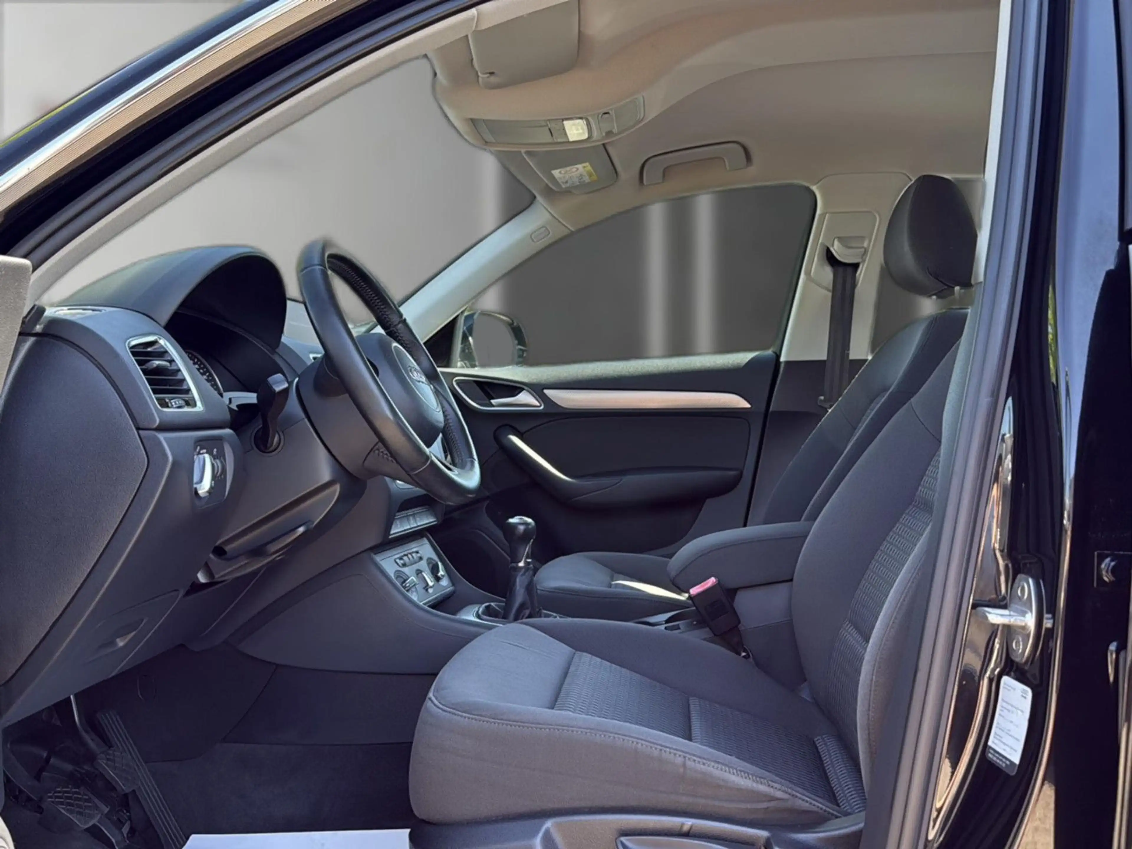Audi Q3 2.0TDI S-LINE ! FESTPREIS ! MATRIX-LED+1.HAND — photo 9