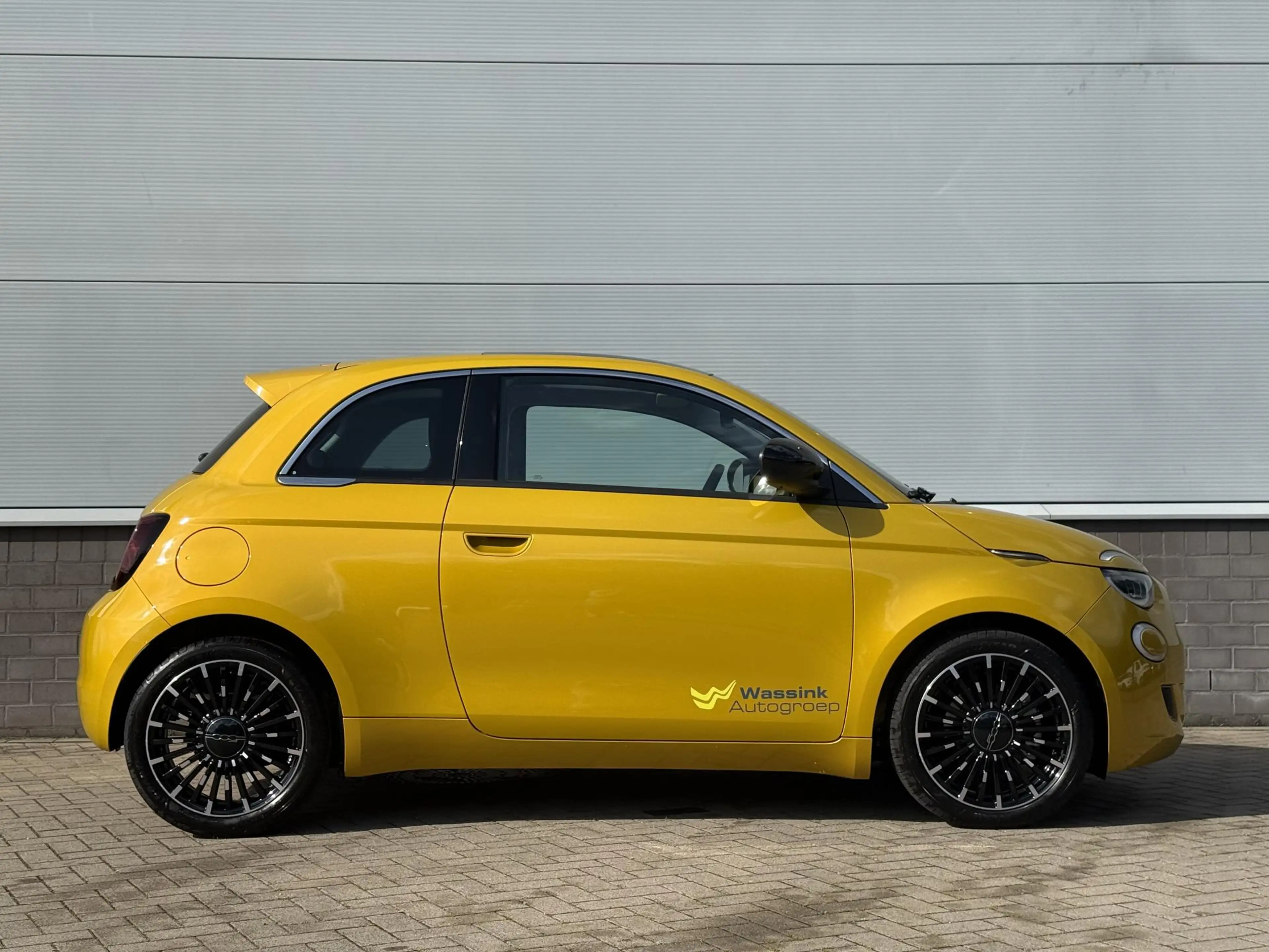 Fiat 500 1.0 Hybrid Torino Launch Edition Panoramadak — photo 4