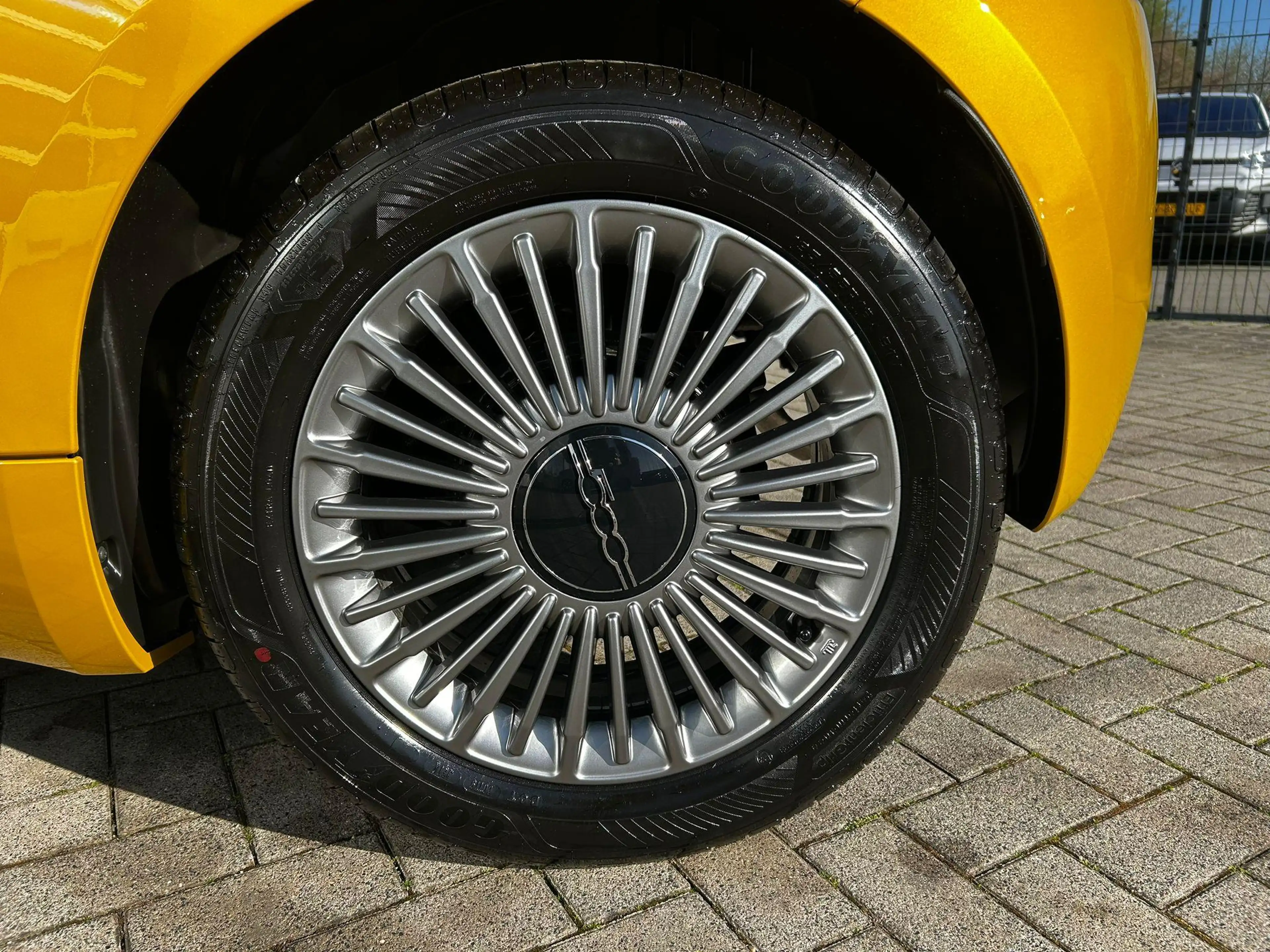 Fiat 500 1.0 Hybrid Torino Launch Edition Panoramadak — photo 7