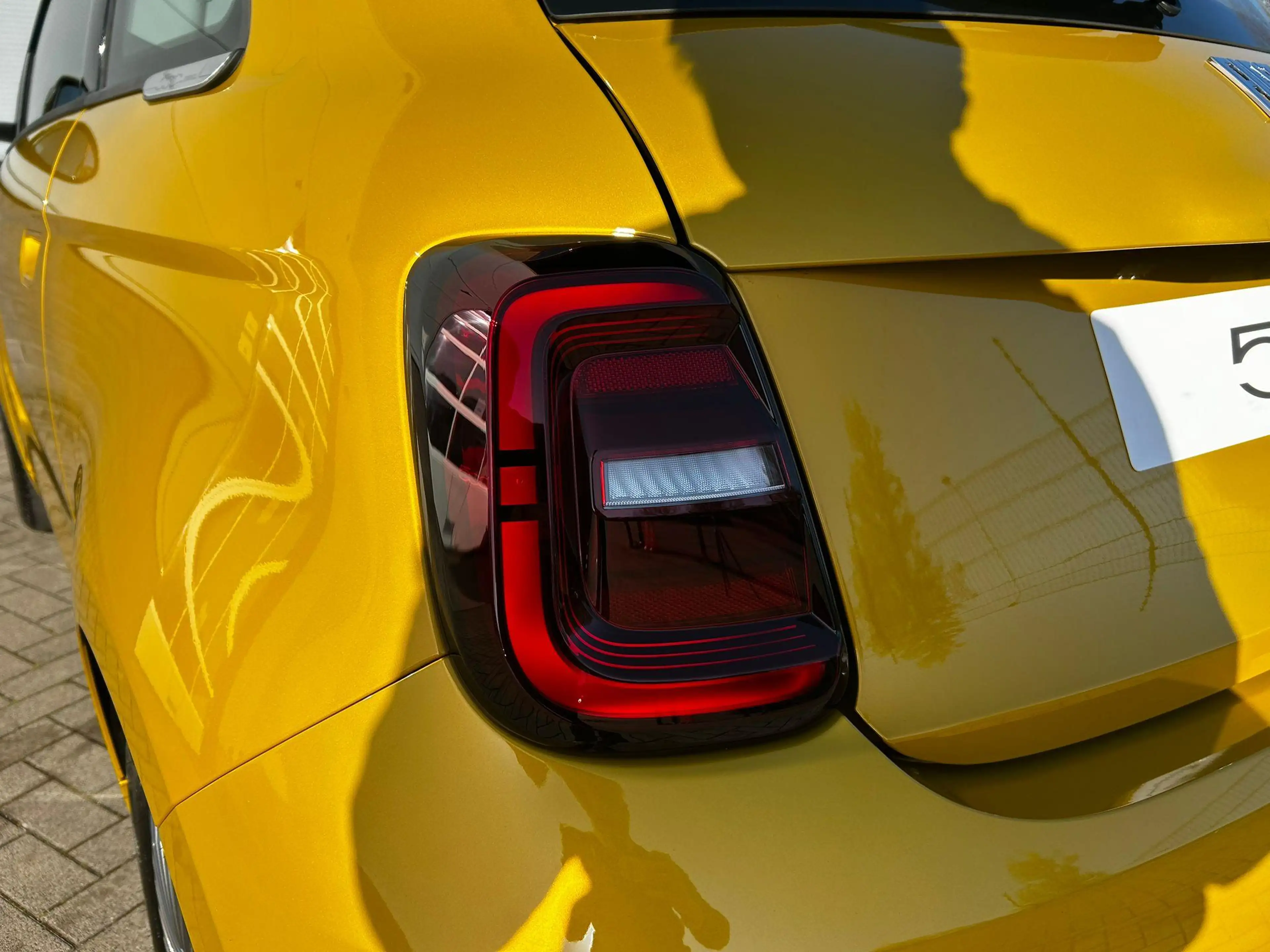Fiat 500 1.0 Hybrid Torino Launch Edition Panoramadak — photo 9