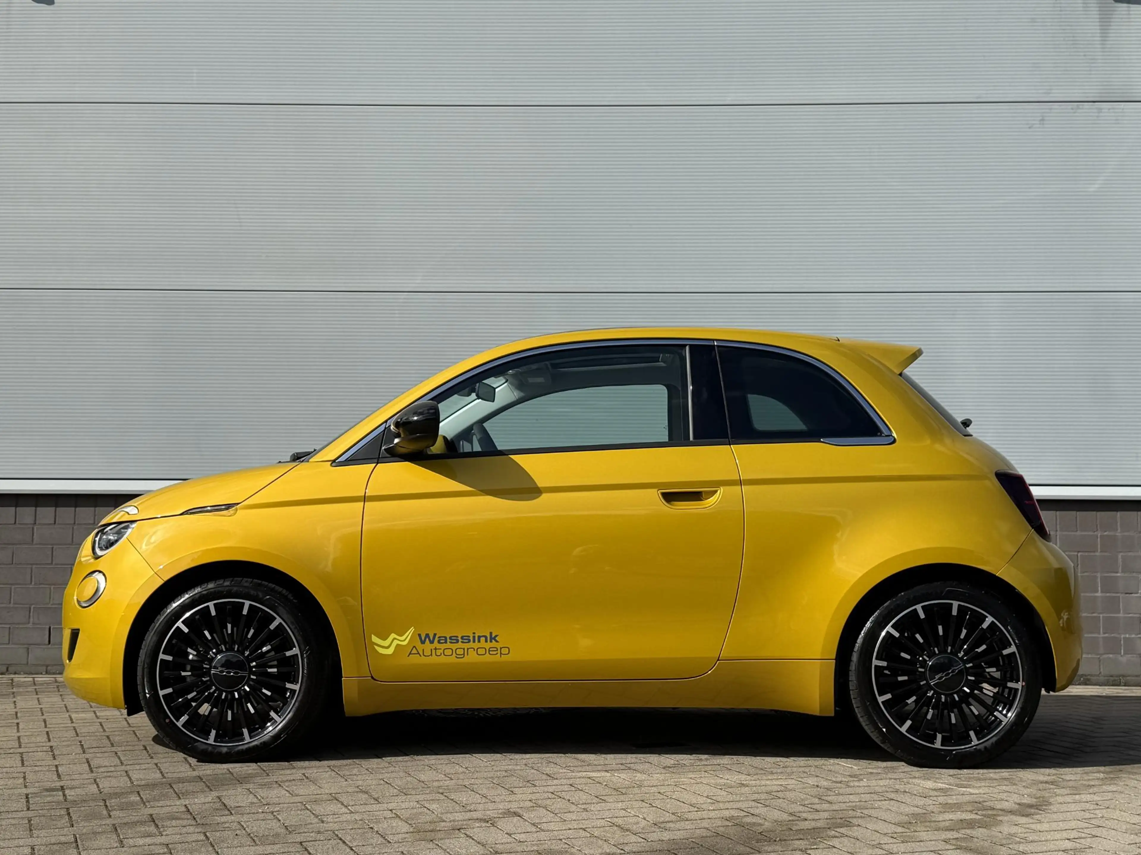 Fiat 500 1.0 Hybrid Torino Launch Edition Panoramadak — photo 3