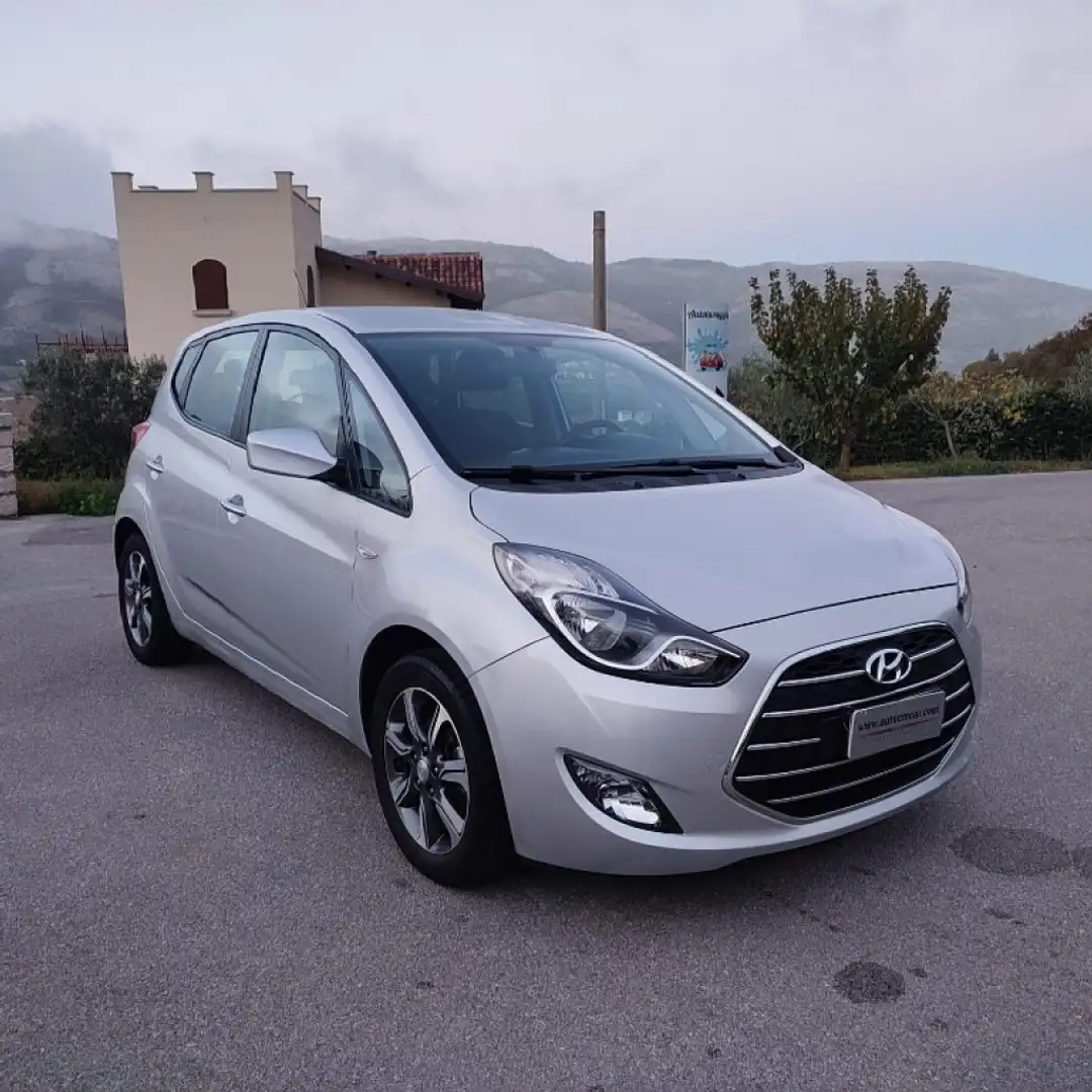 Hyundai iX20 1.4 CRDI 90 CV XPossible Gris - 2