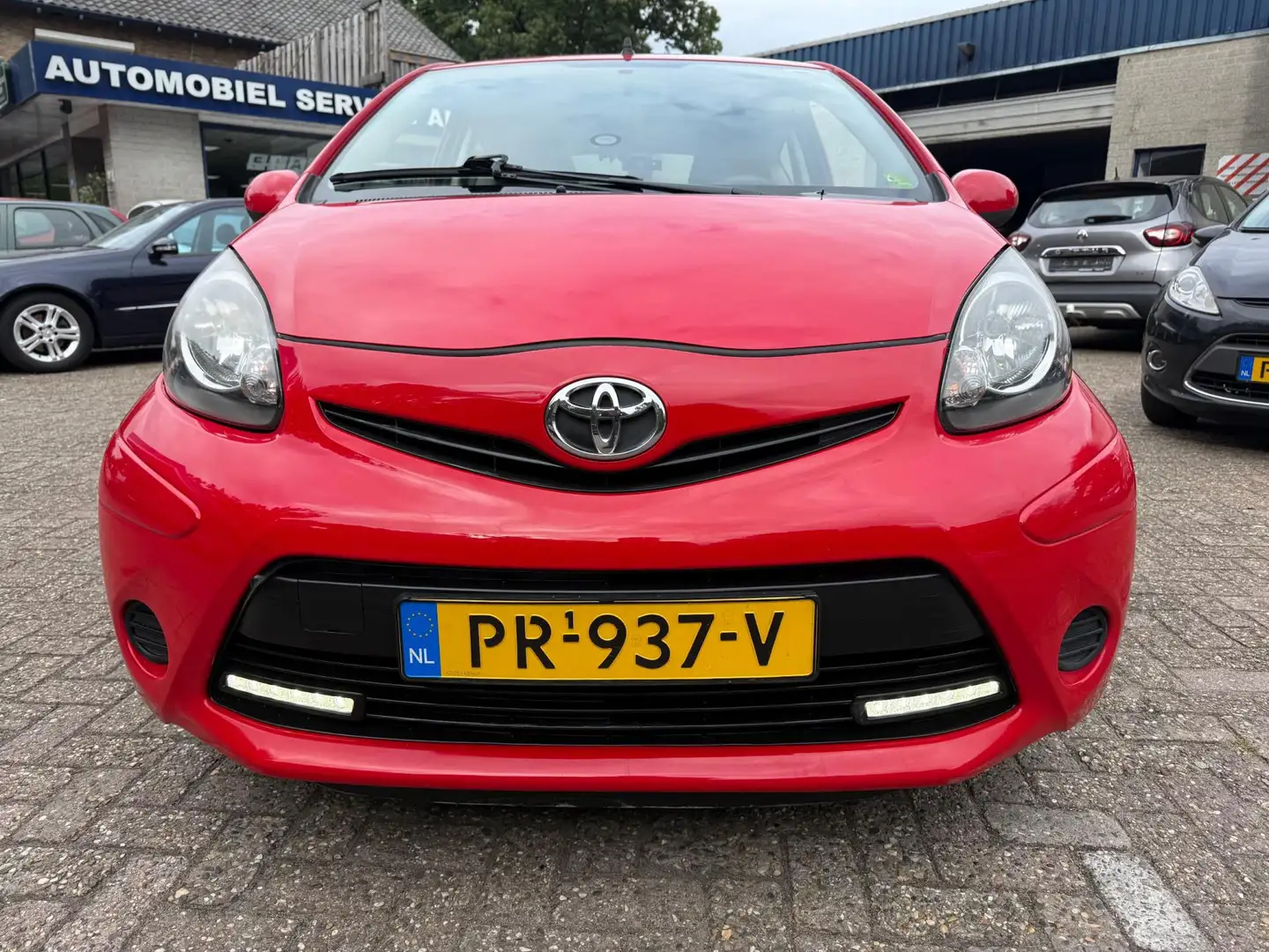 Toyota Aygo 1.0 VVT-i Access *NW. APK*AIRCO*ELEKTR. RAMEN*STUU Rouge - 2