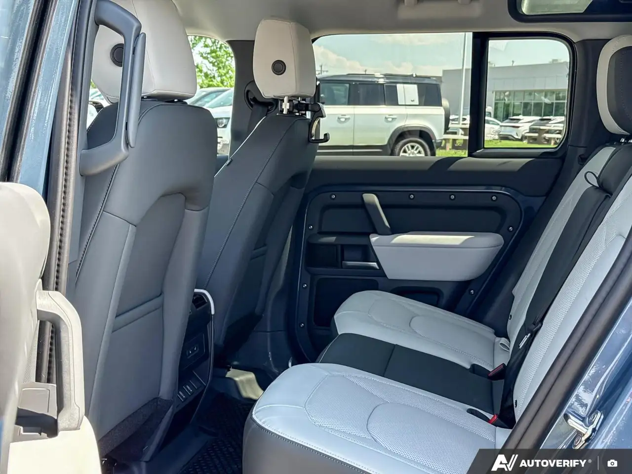 Land Rover Defender photo Land Rover Defender