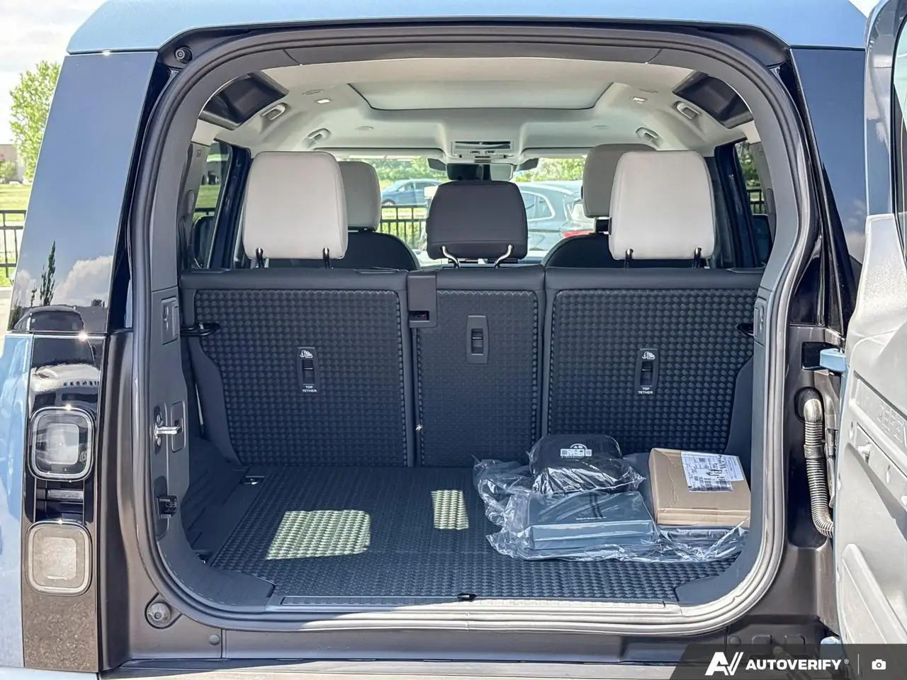 Land Rover Defender photo Land Rover Defender