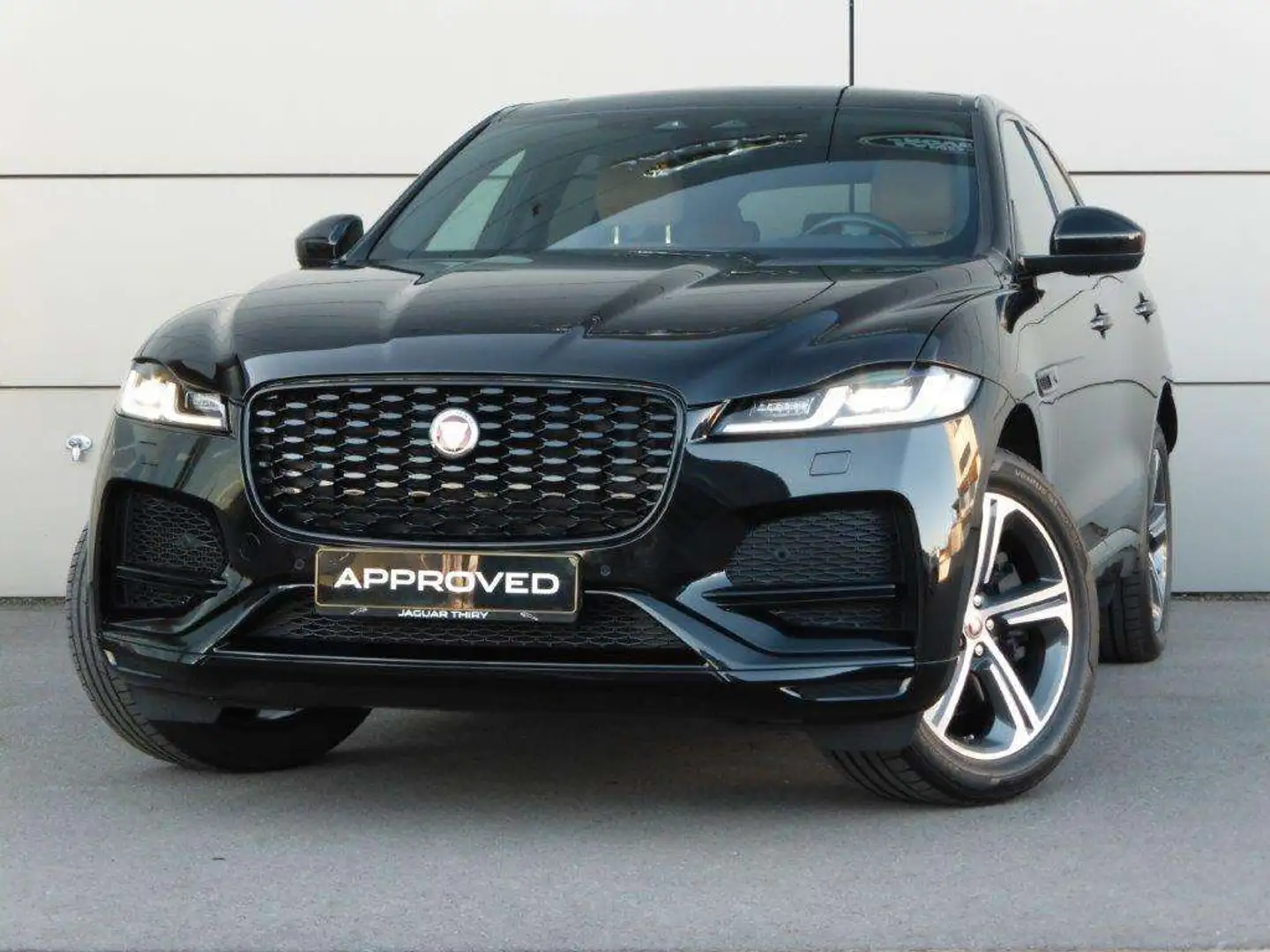 Jaguar F-Pace P400e SE Zwart - 1