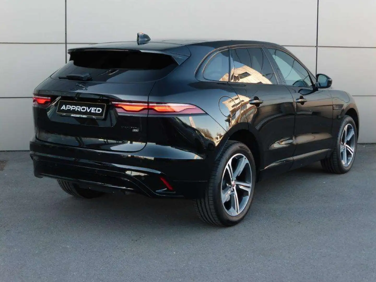 Jaguar F-Pace P400e SE Zwart - 2