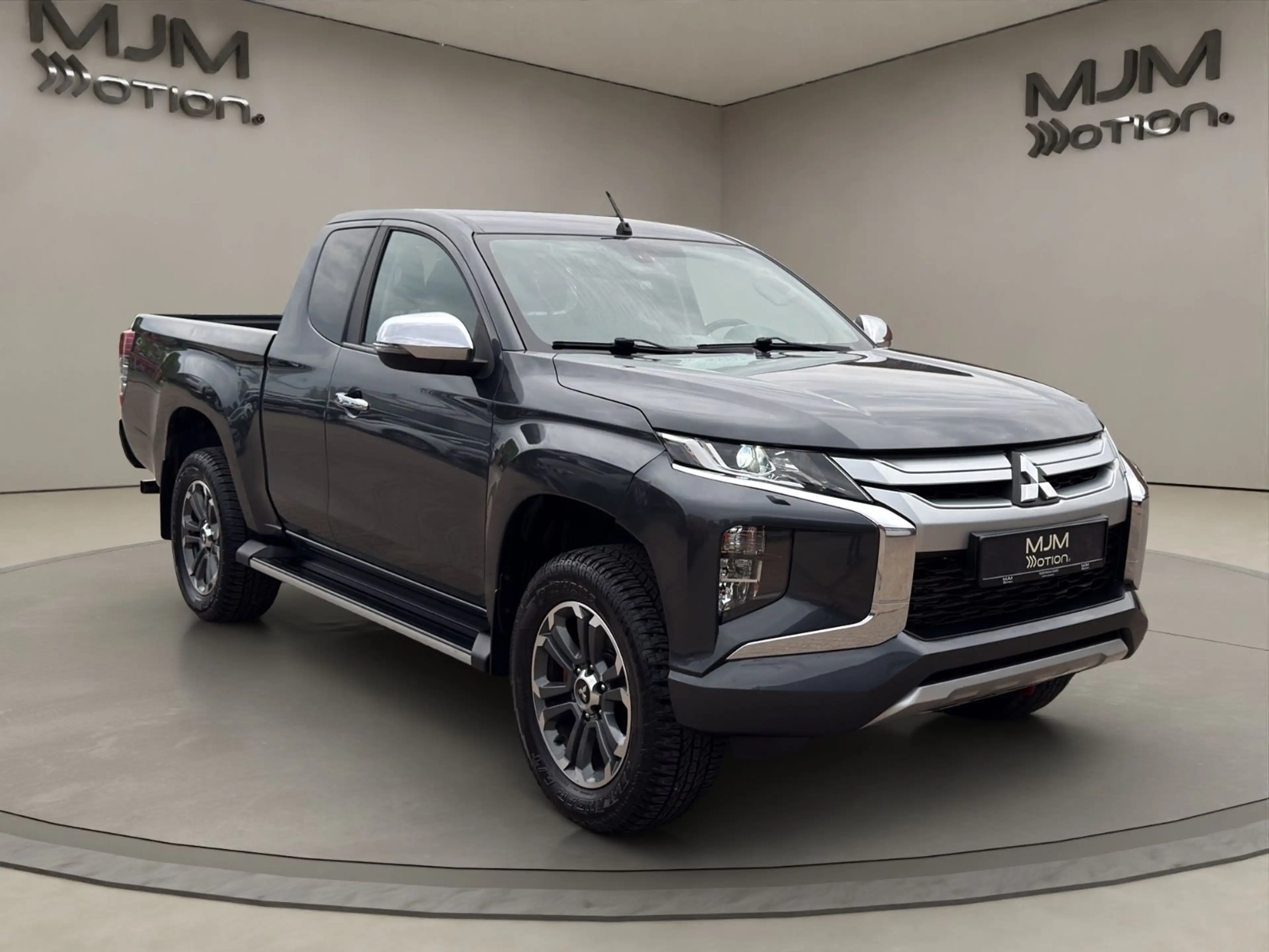 Mitsubishi L200 Plus Club Cab 4WD Kamera Scheckheft