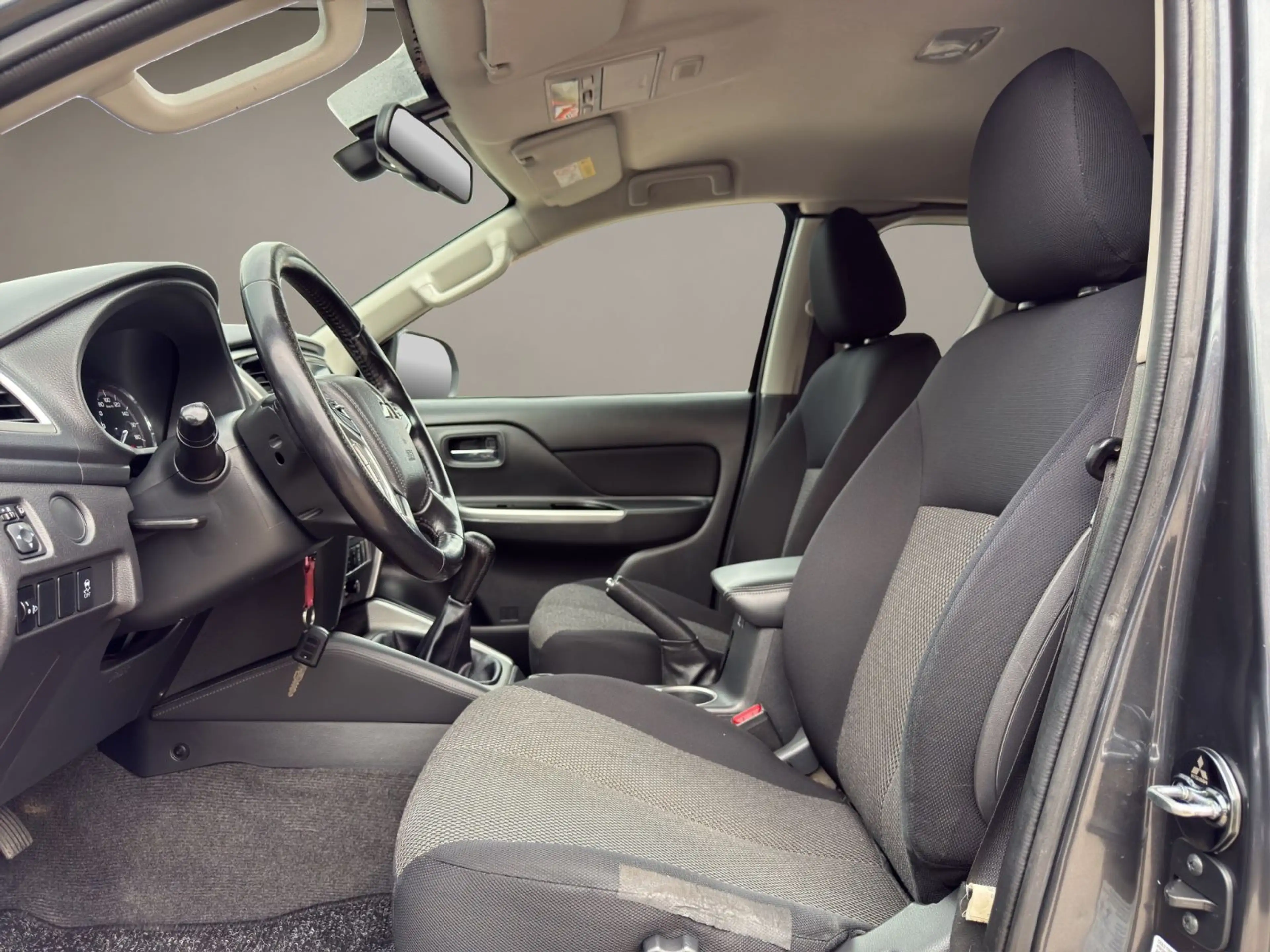 Mitsubishi L200 Plus Club Cab 4WD Kamera Scheckheft — photo 11