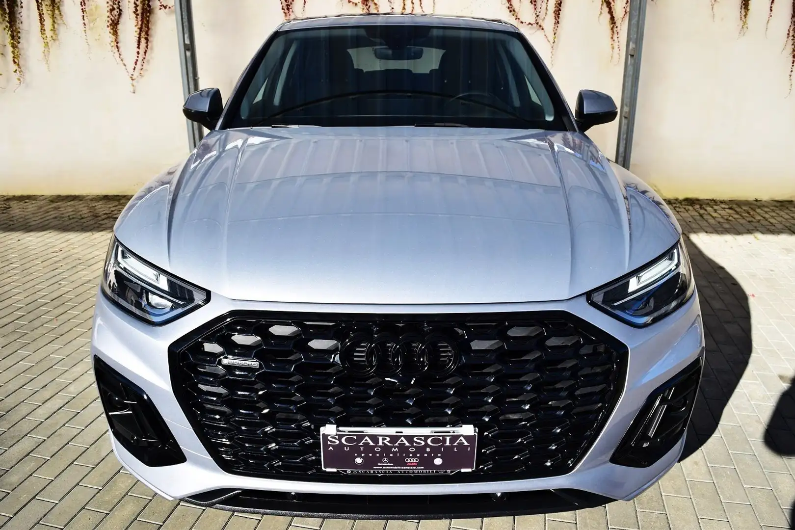 Audi Q5 Sportback 40 2.0 Tdi quattro S tronic S line Stříbrná - 2