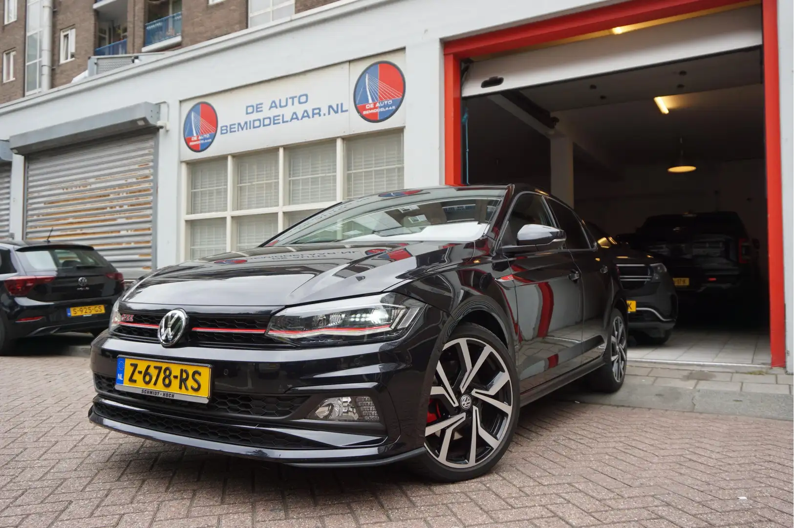 Volkswagen Polo GTI 2.0 TSI | PANO | Adaptive + Lane | Beats | Leer | Zwart - 1