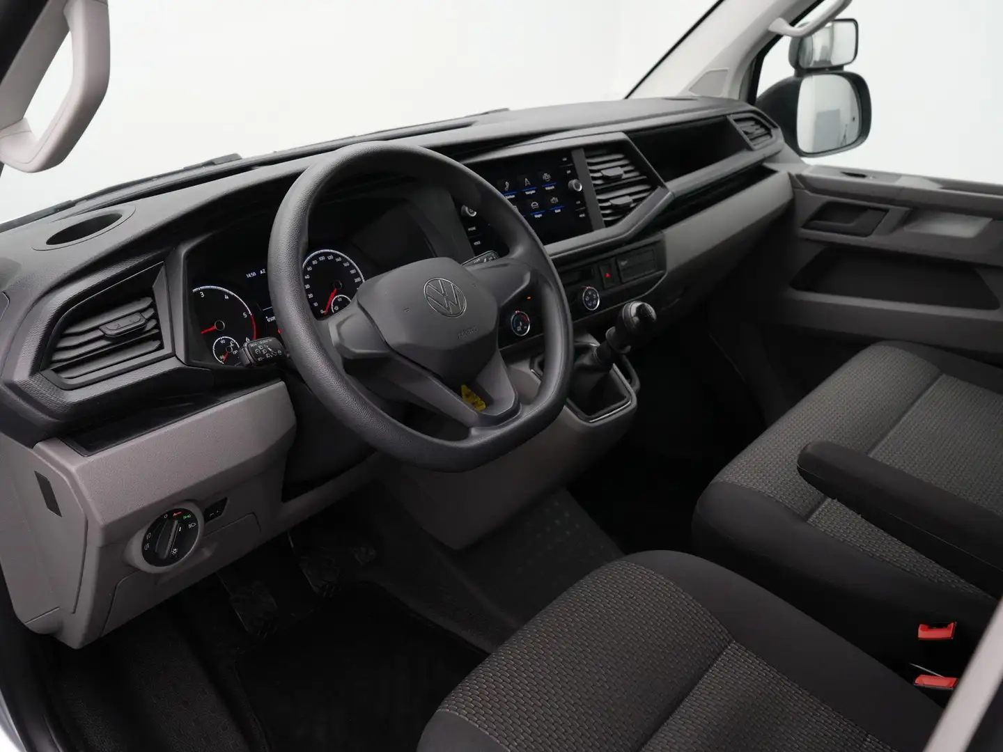 Volkswagen T6.1 Transporter 2.0 TDI 110 pk L2H1 28 | 3-zits | Parkeersensoren Zilver - 2