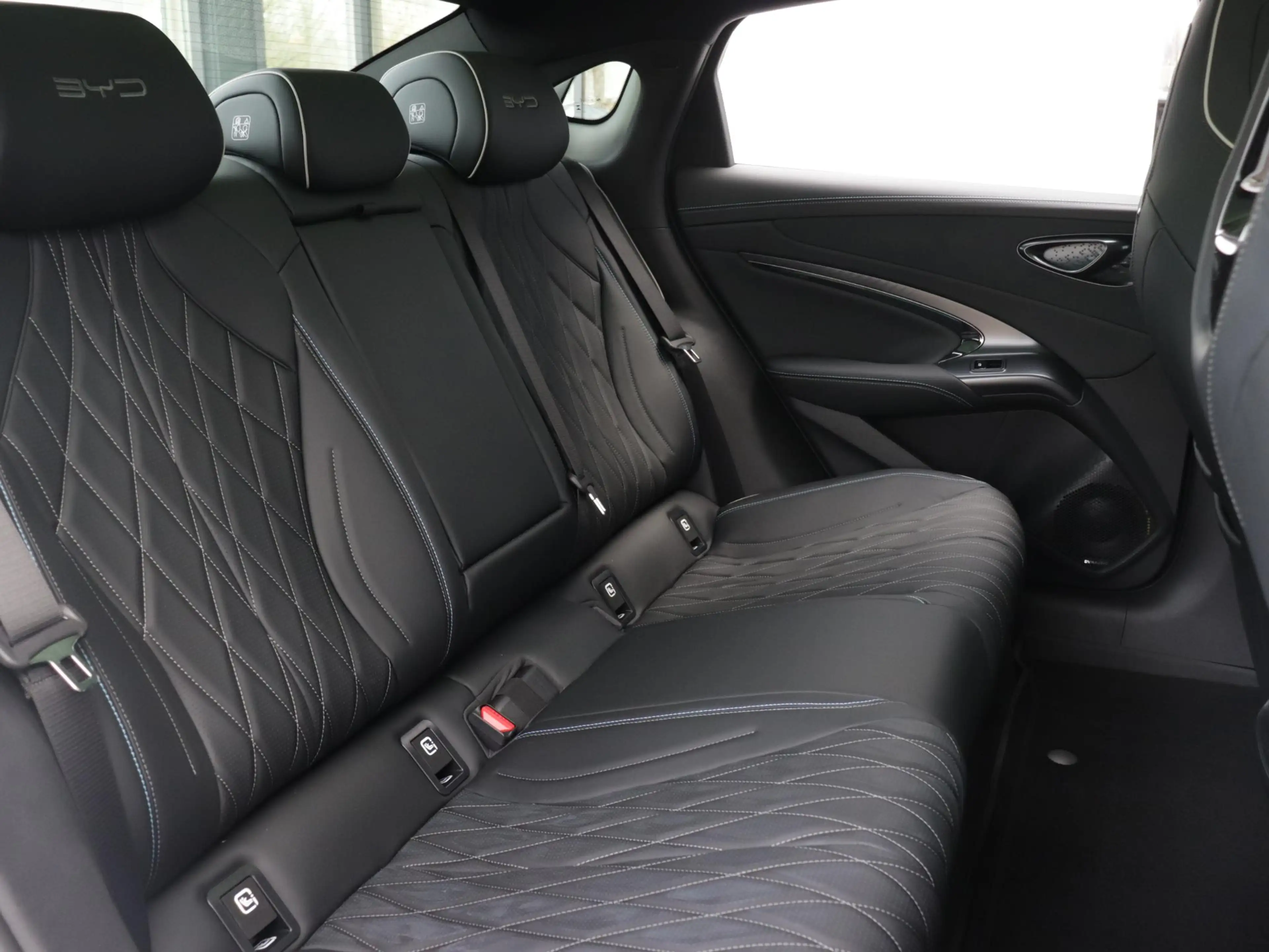 BYD Seal Business RWD 61.4 kWh | Dynaudio | 360° camera | P — photo 11