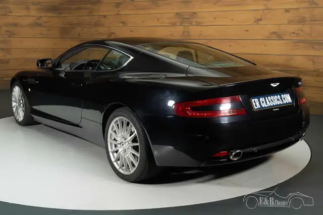 Aston Martin DB9 view 16