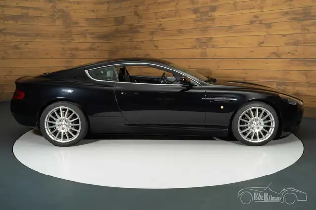 Aston Martin DB9 view 13