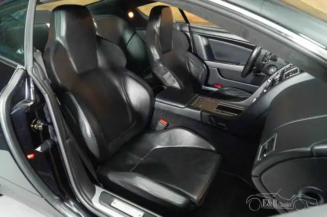 Aston Martin DB9 view 7
