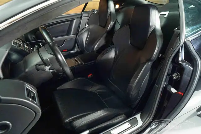 Aston Martin DB9 view 10