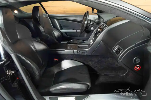 Aston Martin DB9 view 8