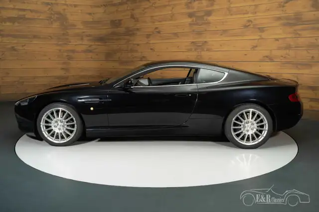 Aston Martin DB9 view 17