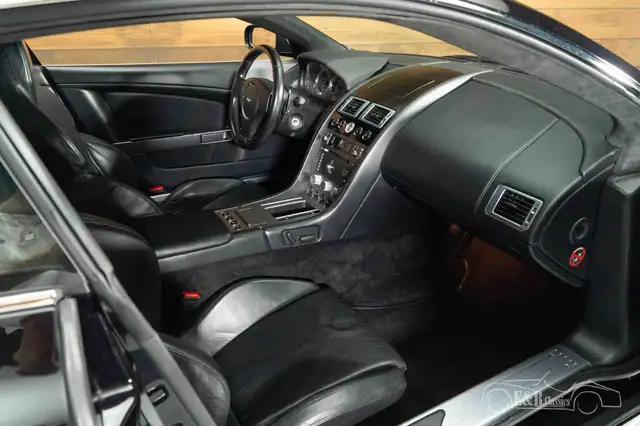 Aston Martin DB9 view 9