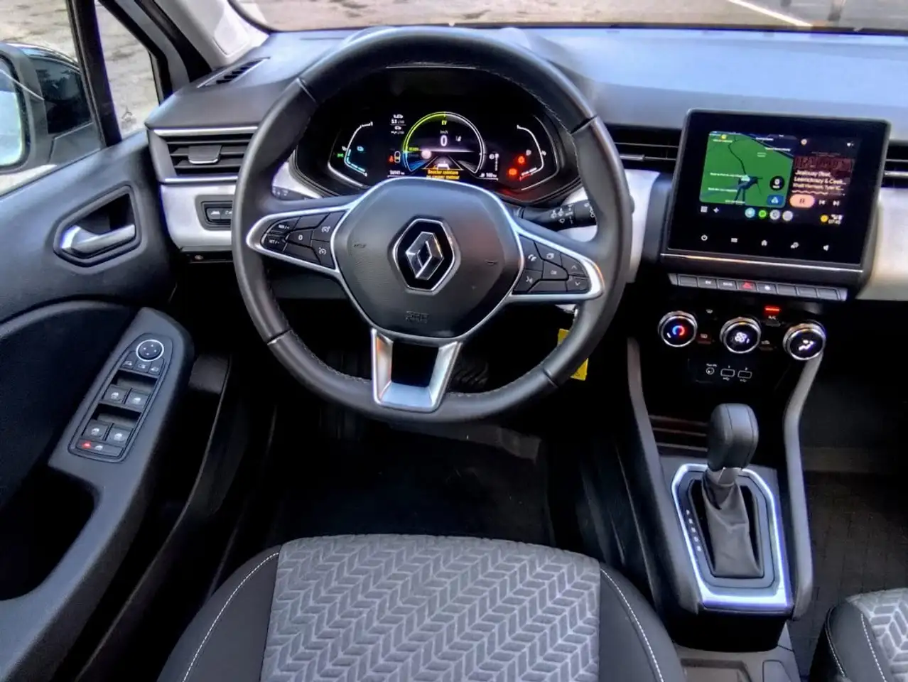 Renault Clio Citadine 5 portes — photo 46