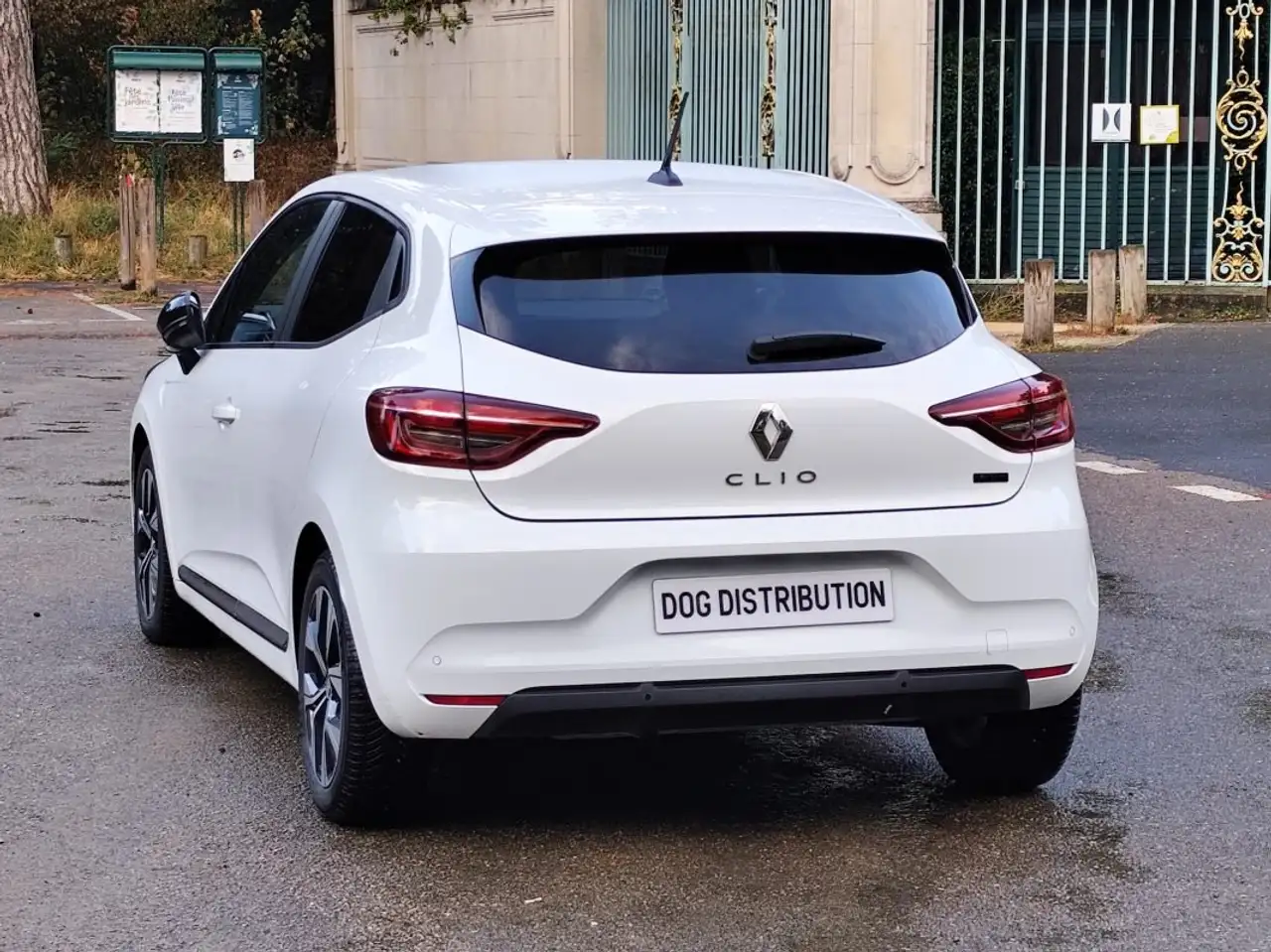 Renault Clio Citadine 5 portes — photo 14