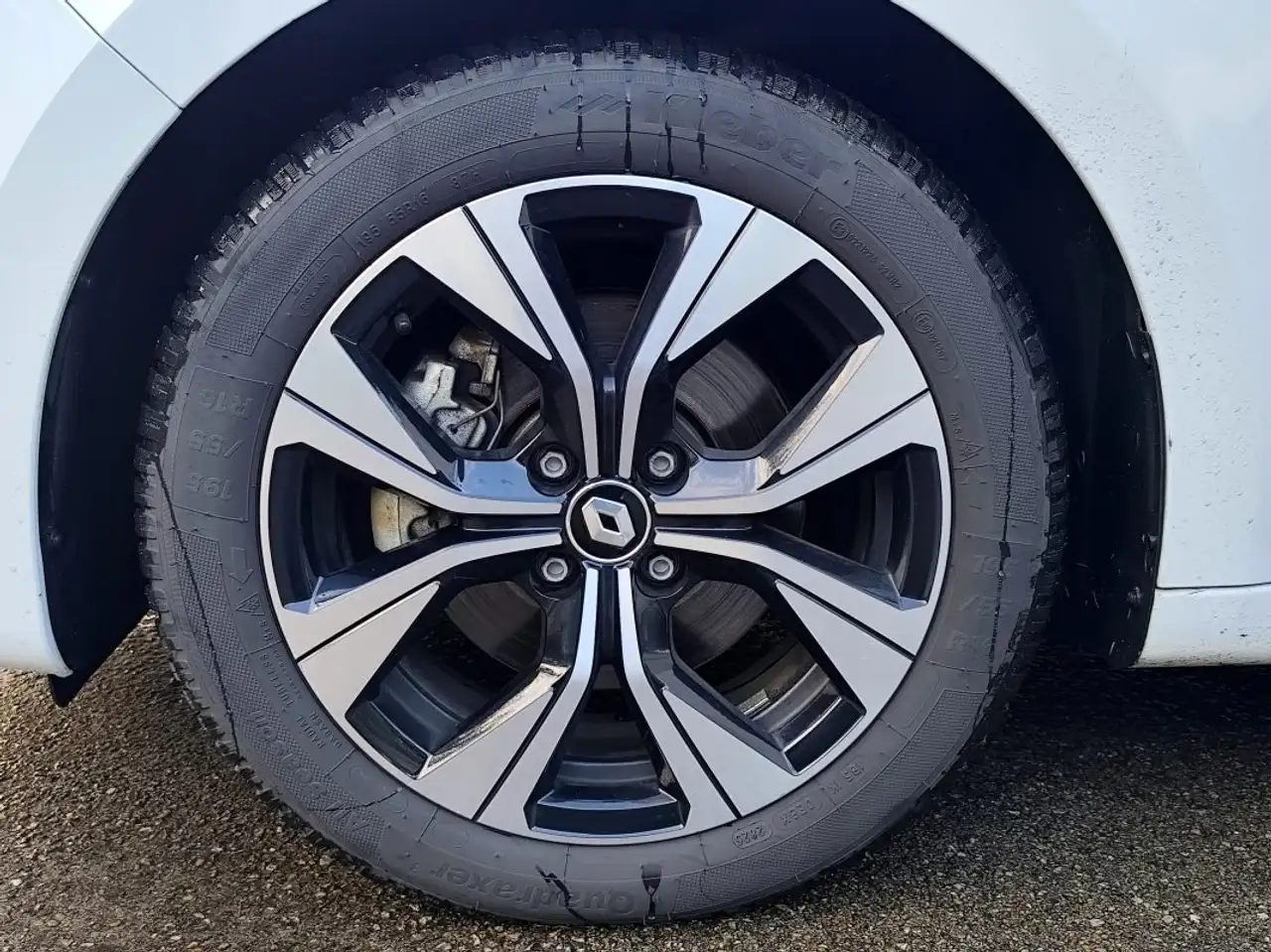 Renault Clio Citadine 5 portes — photo 41