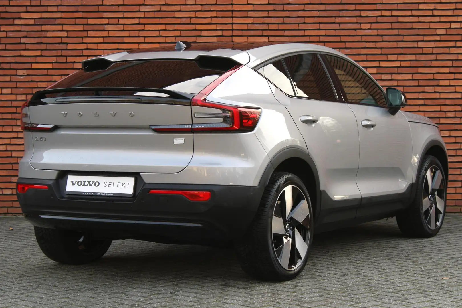 Volvo EC40 Recharge Twin Ultimate | Harman/Kardon Premium Gel Сірий - 2